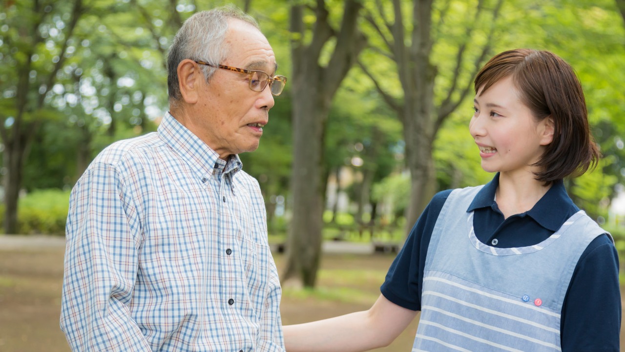 介護士と男性